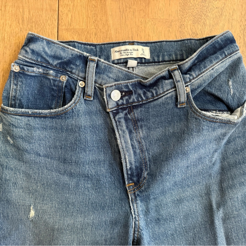 Abercrombie & Fitch Distressed 90’s straight ultra high rise 27s cross waist